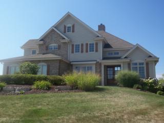 1286 Mary Hill Cir, Chenequa, WI 53029-8006