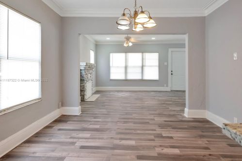 1022 State St, West Palm Beach, FL 33407-6228