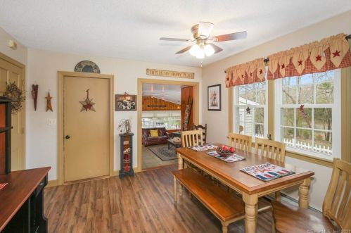 32 Elvira Hts, Putnam CT  06260-2500 exterior