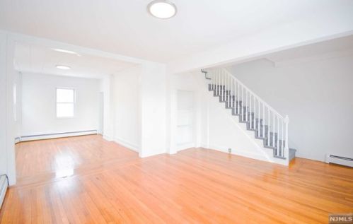 15 Prospect St, Palisades Park NJ  07650-1128 exterior