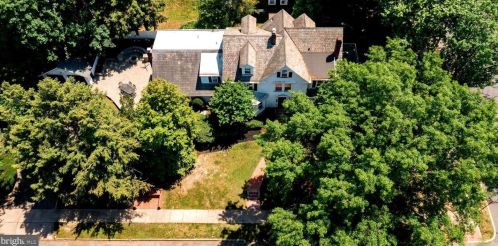 801 Thomas Ave, Riverton NJ  08077-1030 exterior