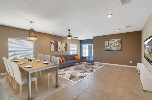 3222 Queen Alexandria Dr, Kissimmee, FL 34744-9187
