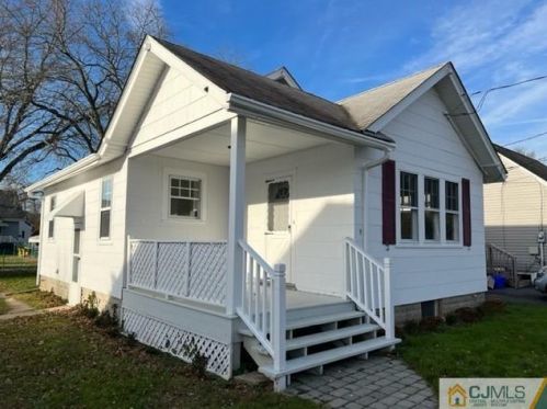 9 Harrison Ave, East Brunswick NJ  08816-4755 exterior
