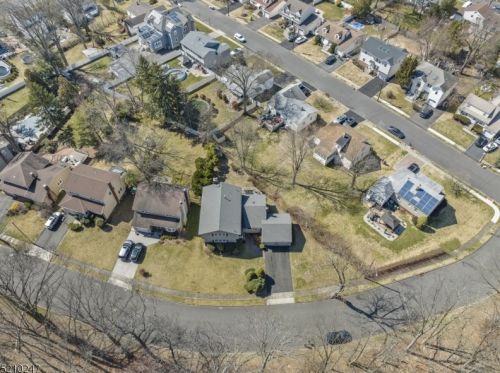 8 Elmwood Rd, Springfield, NJ 07081-2419