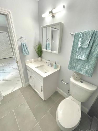 6716 33rd St, Hollywood FL  33023-4804 exterior