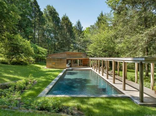 270 Cantitoe St, Bedford Hills, NY 10507-2532