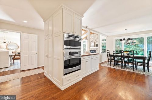 9106 Meadowcreek Ln, Lorton VA  22079-3238 exterior