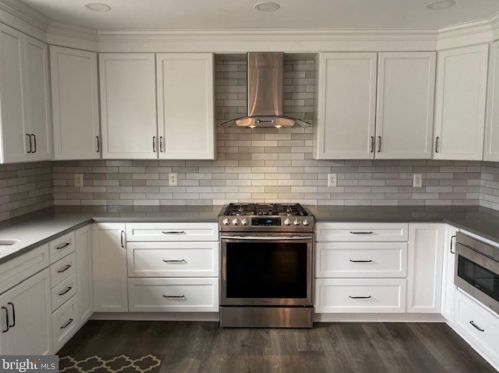 55 Kings Ct, Swedesboro NJ  08085-5033 exterior