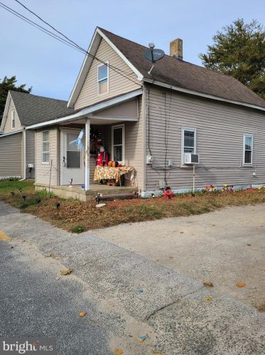 531 Cooper St, Laurel, DE 19956-1702