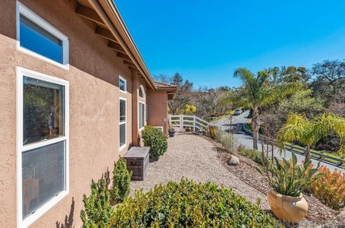 550 Old Stagecoach Run, Alpine CA  91901-1478 exterior