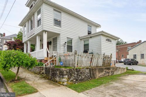 18 Park St, Red Lion, PA 17356-1623