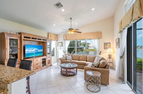 6810 Fiji Cir, Boynton Beach FL  33437-7022 exterior