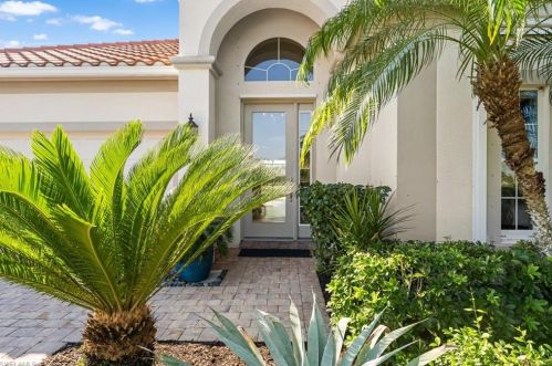 9463 Quarry Dr, Naples FL  34120-5223 exterior