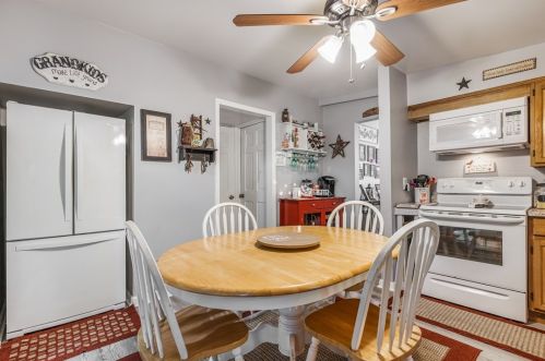 237 Magill Rd, Zelienople PA  16063-3015 exterior