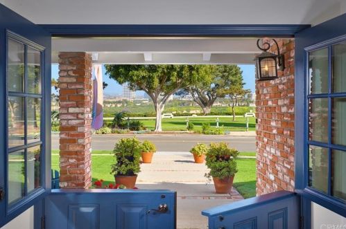 1399 Galaxy Dr, Newport Beach, CA 92660-4925