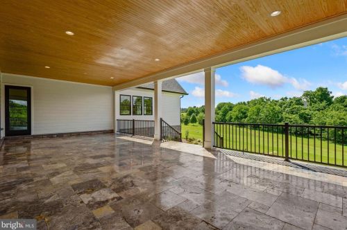 16067 Waterford Crk Cir, Hamilton VA  20158-3342 exterior
