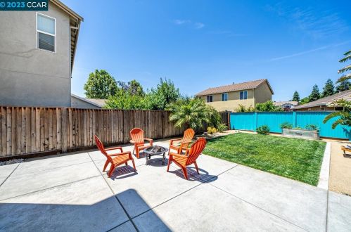4086 Freesia Dr, Oakley CA  94561-1944 exterior