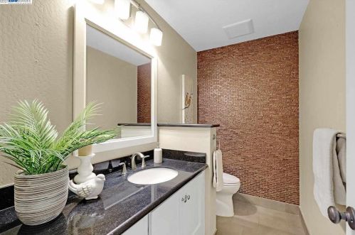 7426 Stonedale Dr, Pleasanton CA  94588-3737 exterior