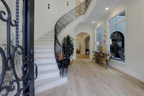 4504 Holly St, Bellaire, TX 77401-5803