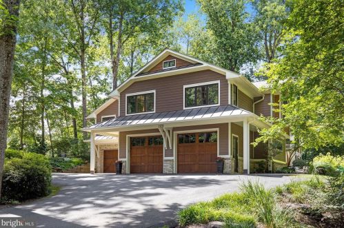 1103 Peppertree Dr, Great Falls, VA 22066-2203