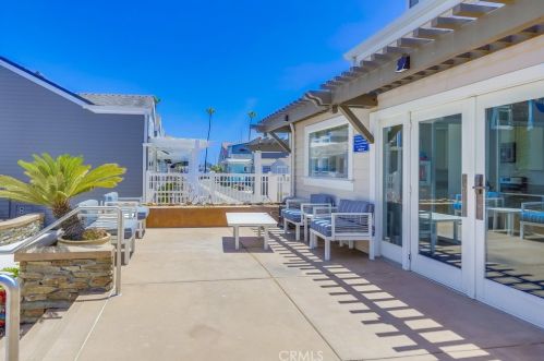 24 Bolivar St, Newport Beach CA  92663-4420 exterior