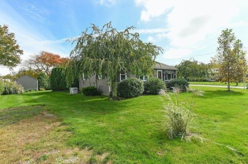 1 Kathy St, South Kingstown RI  02882-5040 exterior