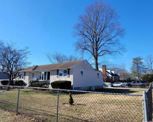 20 29th St, Wheatley Heights NY  11798-3714 exterior