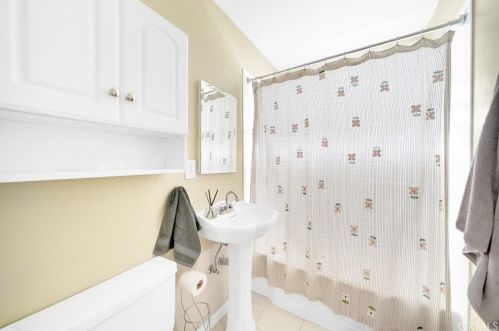 5609 Faculty Ave, Lakewood CA  90712-1815 exterior