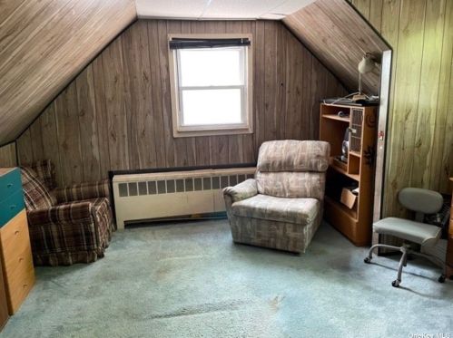 385 Broome Ave, North Lindenhurst NY  11757-3834 exterior