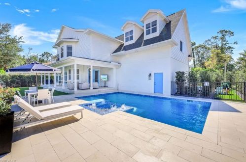 514 Corbel Dr, Naples, FL 34110-1104