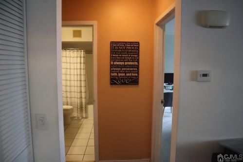 114 Cricket Ln, Woodbridge NJ  07095-1542 exterior