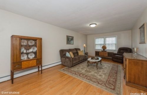 1935 Merikoke Ave, North Wantagh, NY 11793-3343