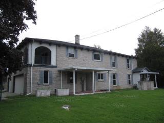 2324 Michigan Ave, Manitowoc, WI 54220-2421