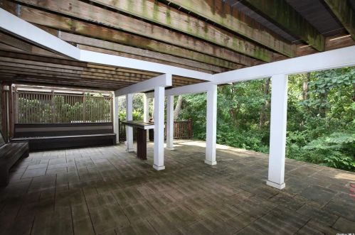 4 Sabrina Ct, Huntington Station NY  11746-4225 exterior