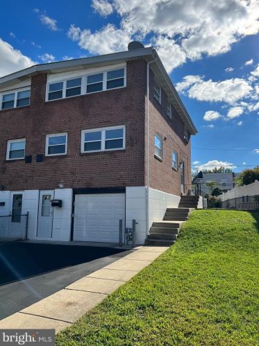 139 Crum Creek Dr, Woodlyn, PA 19094-1908