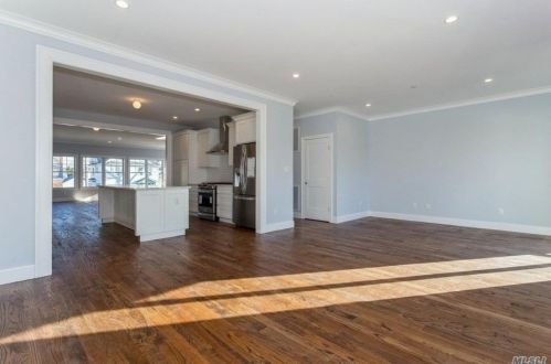 63 Franklin St, East Rockaway, NY 11518-1932