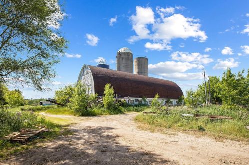 1122 Hillview Rd, Mishicot, WI 54228-9718