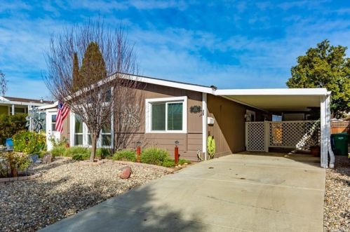 335 Lark Dr, Lake Nacimiento, CA 93446-4071