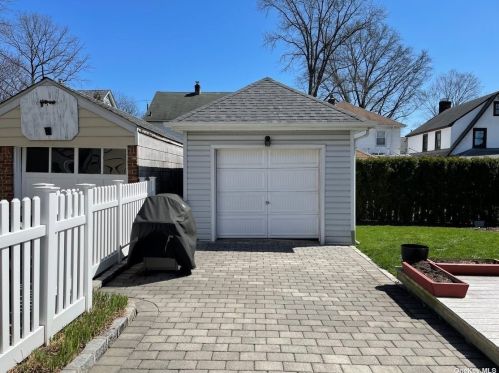 149 Violet Ave, Floral Park, NY 11001-3022