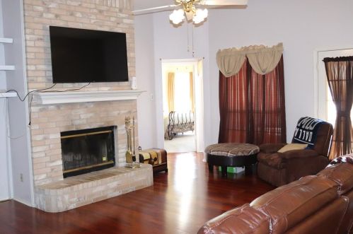 706 Kristi Ln, Cedar Hill, TX 75104-2810