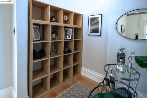 5766 Ayala Ave, Oakland CA 94609-1742 exterior