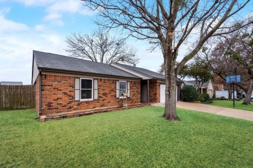106 Cinnamon Ln, Euless, TX 76039-7904
