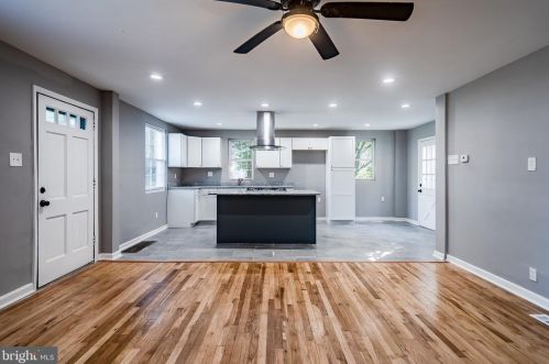 156 Riverview Dr, New Castle DE  19720-2732 exterior