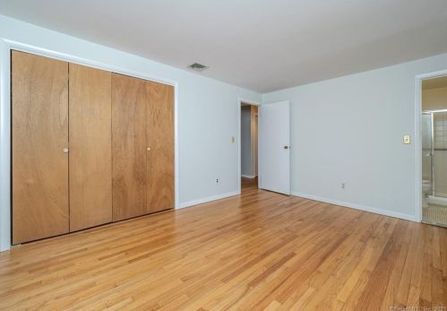 25 Arrowhead Rd, Wilton CT  06897-4402 exterior