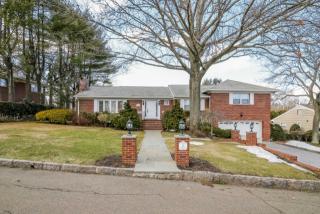 15 Greystone Cir, Yonkers, NY 10708-2314