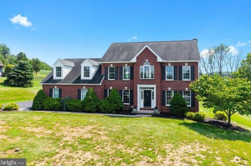 2308 Meadow Brook Dr, Schnecksville, PA 18078-2811