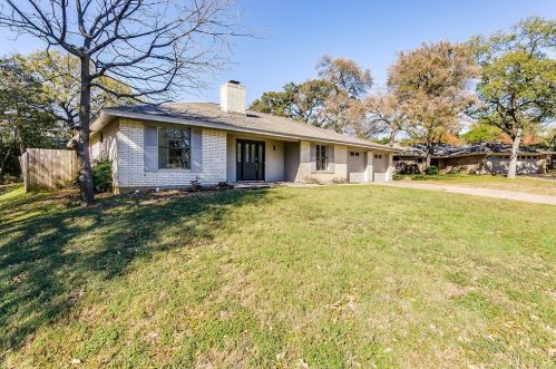 214 Betty L Ln, Burleson, TX 76028-3721