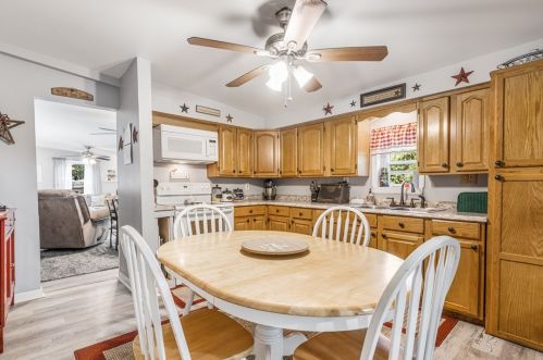 237 Magill Rd, Zelienople PA  16063-3015 exterior