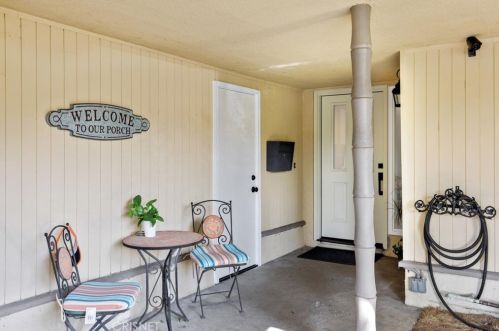 26846 Avenue Of The Oaks, Santa Clarita CA  91321-1414 exterior