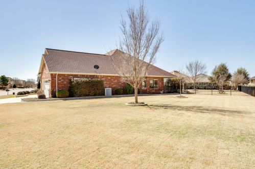9004 Freeport Dr, Denton, TX 76207-6784
